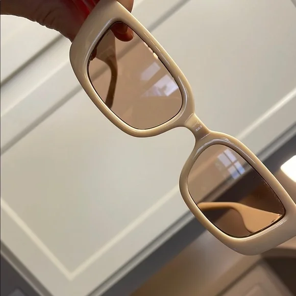 Fashion Cream colored Sunglasses NWOT - Picture 5 of 6